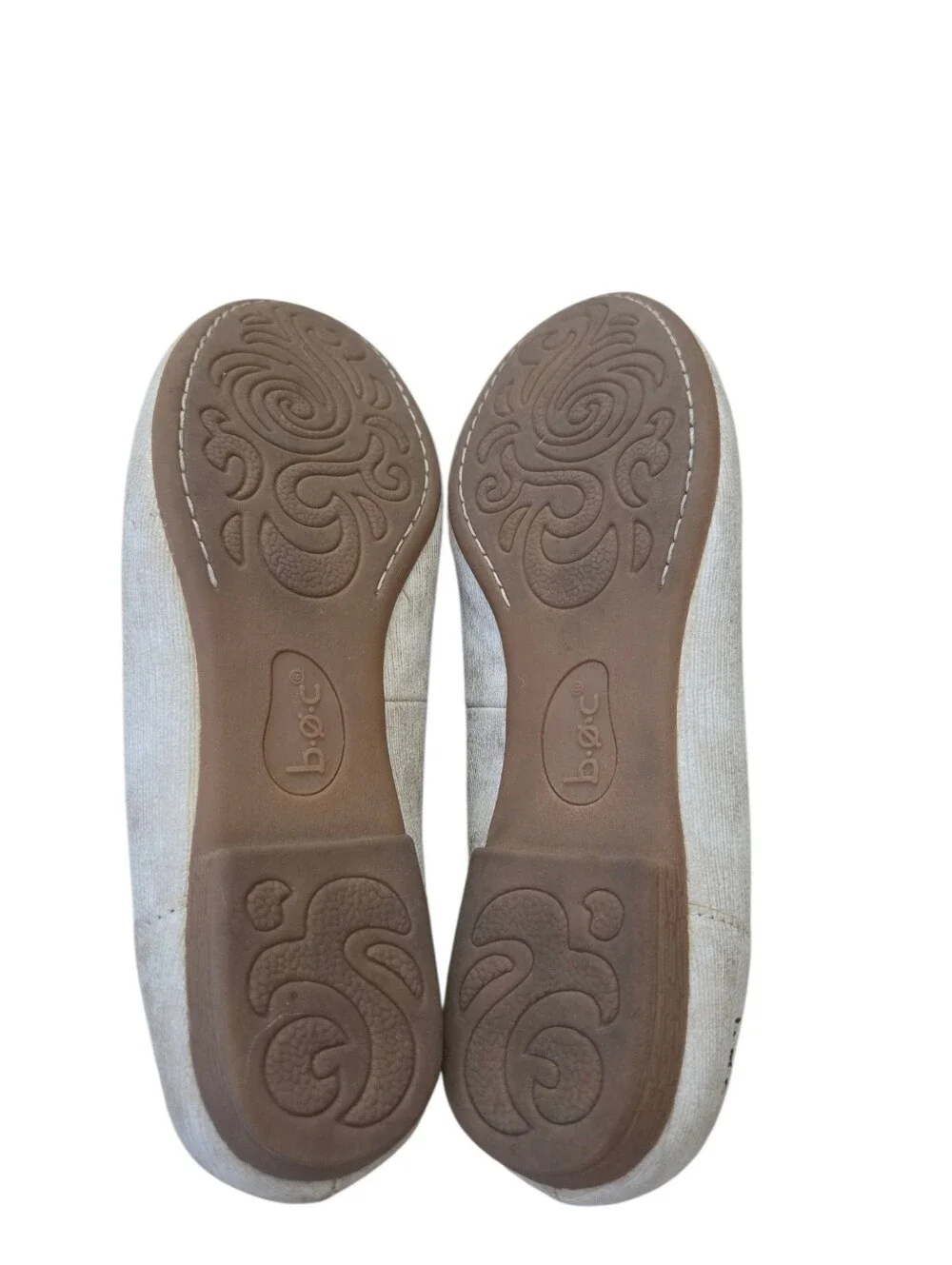 B.o.c. cream/gold metallic flats with large flower, 7. EUC.